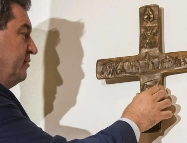 Επιτέλους κάτι αλλάζει: Υποχρεωτική στην Βαυαρία η παρουσία του Σταυρού στα δημόσια κτίρια - «Είμαστε Χριστιανοί»